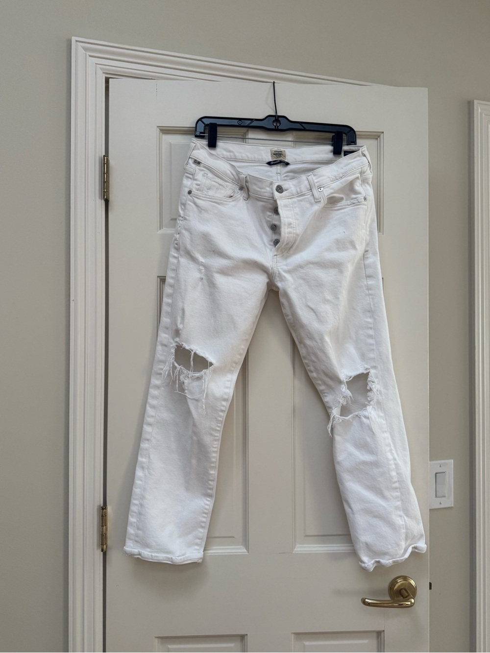 Citizens 29
White boy jean